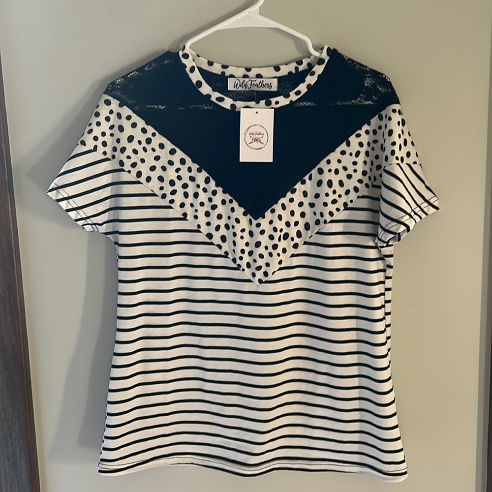 Wild feathers women’s size medium striped top